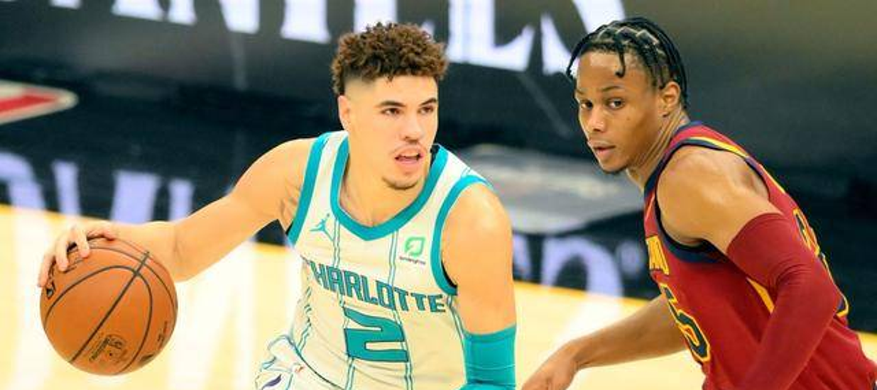 夏洛特黄蜂训练开放日，今夜调整名单引欢呼，NBA常规赛在即，轮换策略成焦点的简单介绍