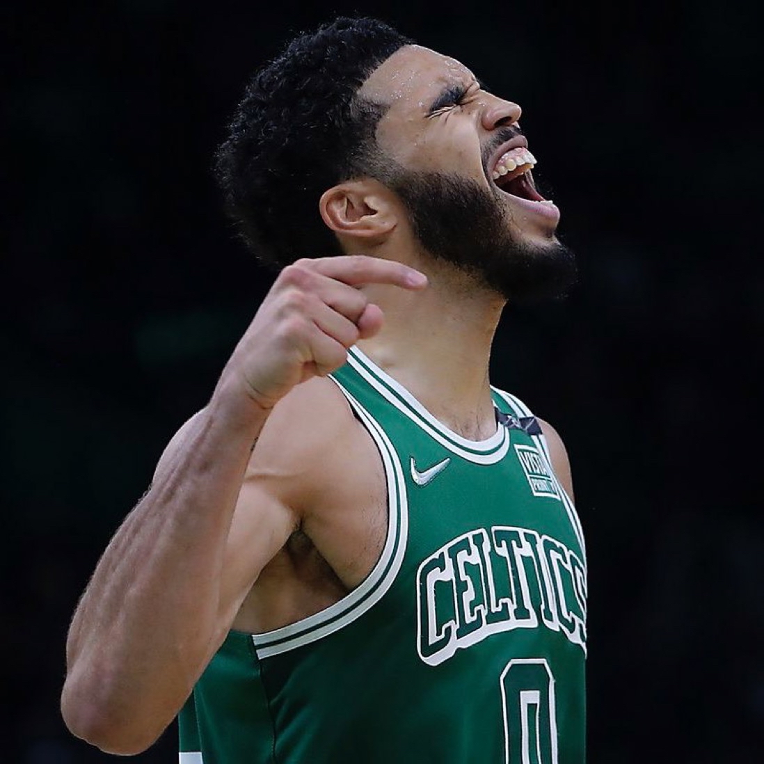 关于中超今夜走向成谜；波士顿凯尔特人队长鼓劲；赛场秩序良好；更衣室氛围转暖的信息